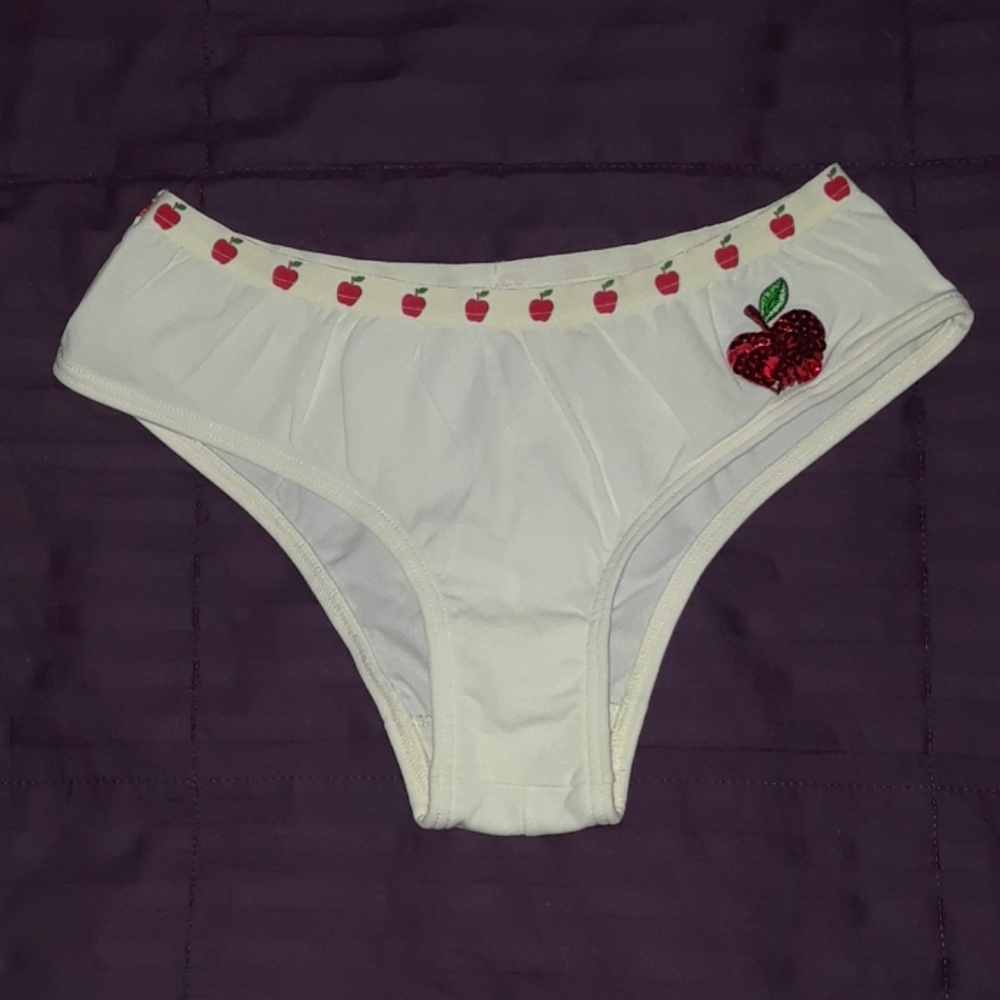 New sz Small 4-6 cute panties w/red sequin apple